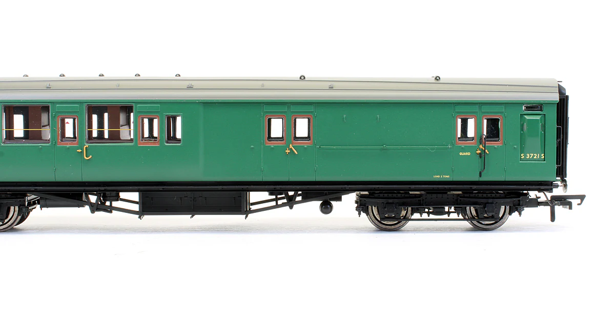 Pre-Owned BR Maunsell 4 Compartment Brake 3rd Class Coach 'S 3721 S' - Image 3