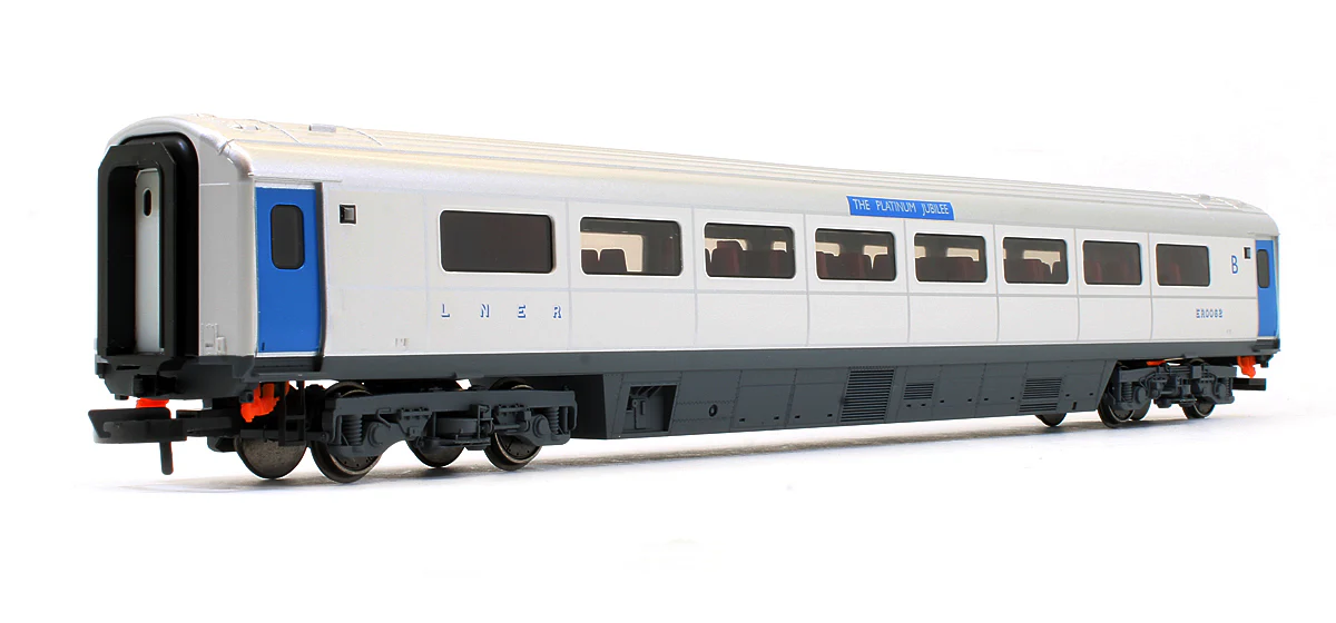 Pre-Owned R40355 Mk3 Sliding Door Trailer First Disabled Platinum Jubilee of HM Queen Elizabeth II ER0062 - Image 2