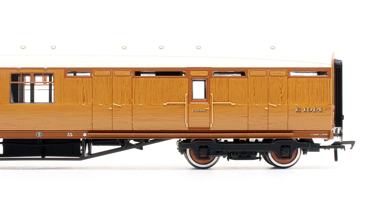 Pre-Owned 34-460 Thompson 3rd Class Brake Corridor Coach LNER Teak - Image 3
