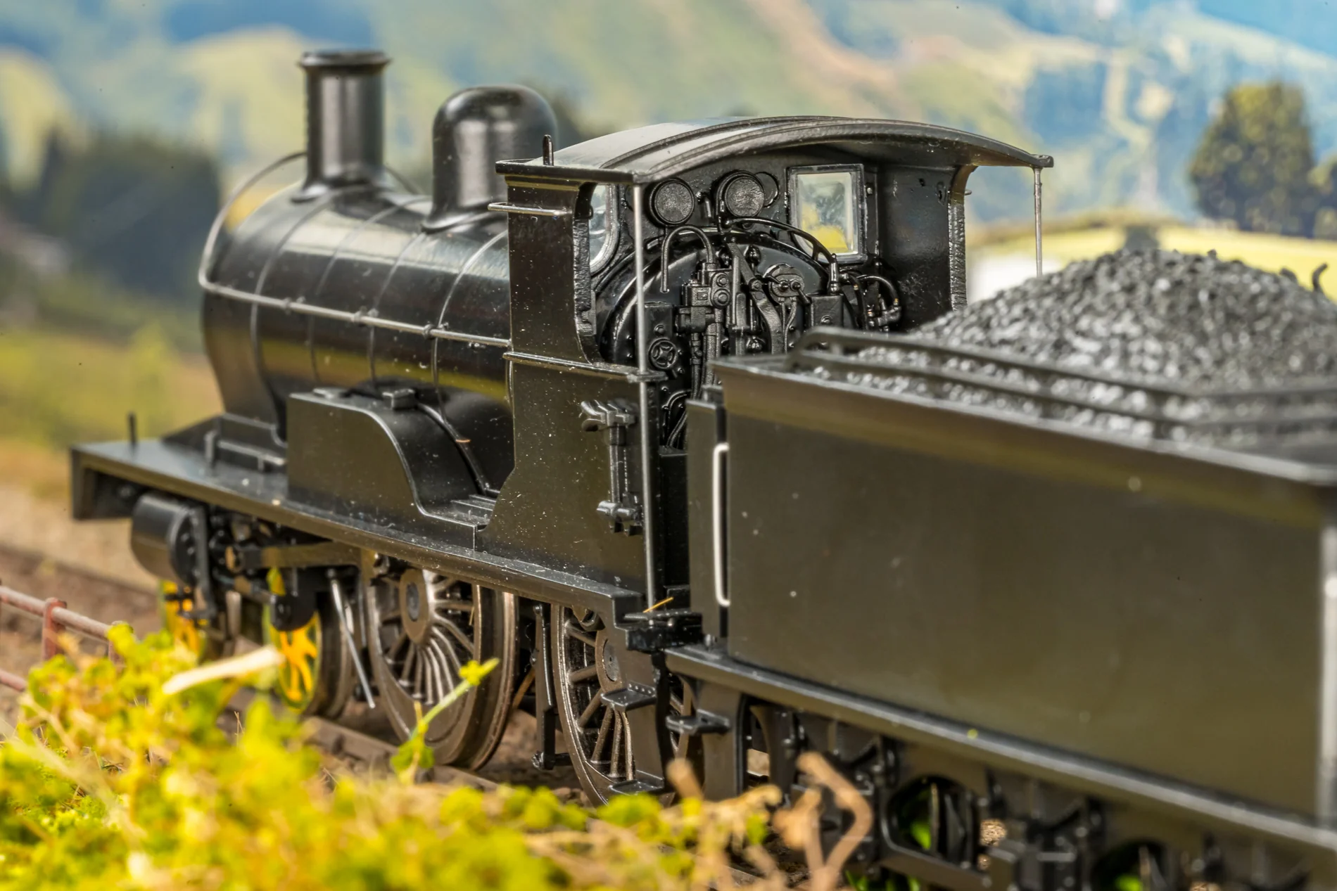 Highland Railway Loch Class 4-4-0 No.119 'Loch Insh' HR Drummond Lined Green Steam Locomotive - Image 7