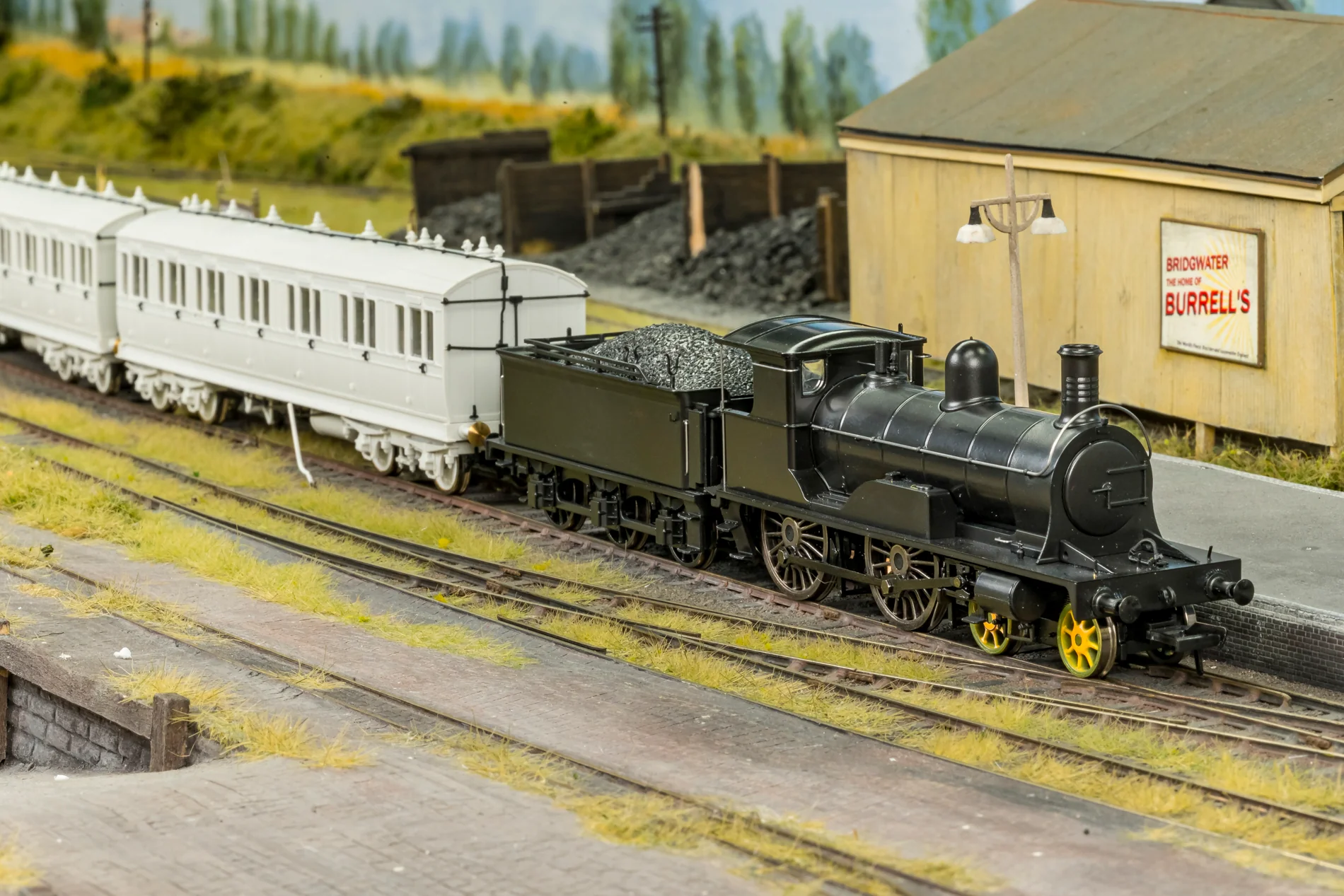 Highland Railway Loch Class 4-4-0 No.14384 'Loch Laggan' LMS Lined Black Steam Locomotive - DCC Sound - Image 12