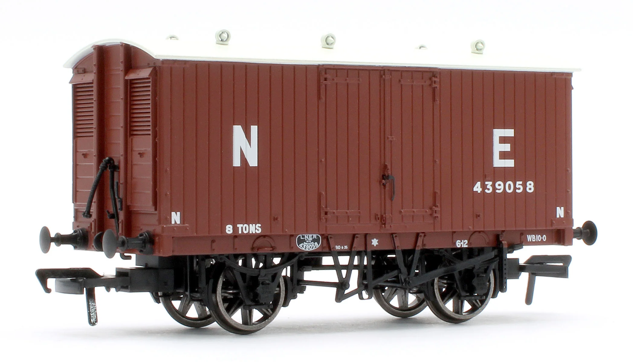 930008 GNR 8 Ton Van - NE (Large Letters) No.439058