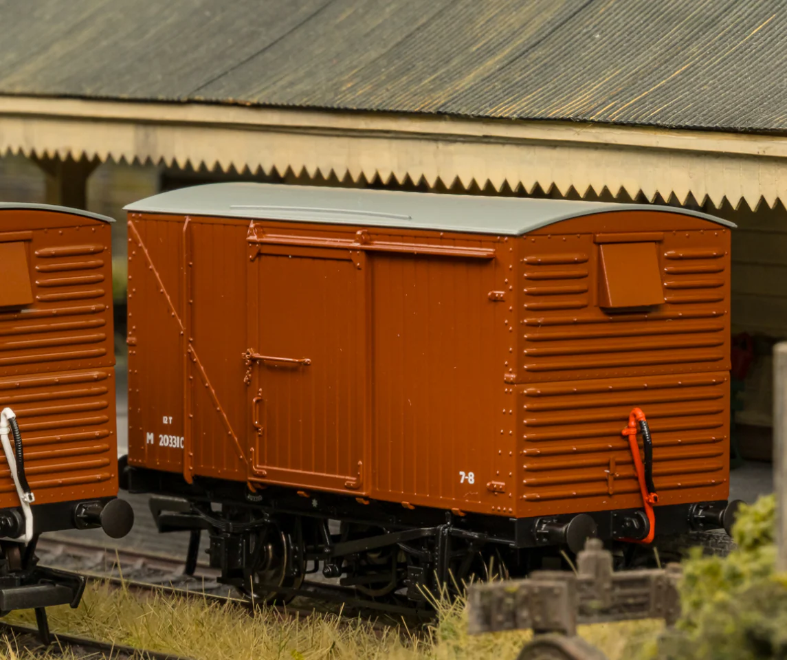 970110 12 Ton LMS D1832A Van - BR No.M203310