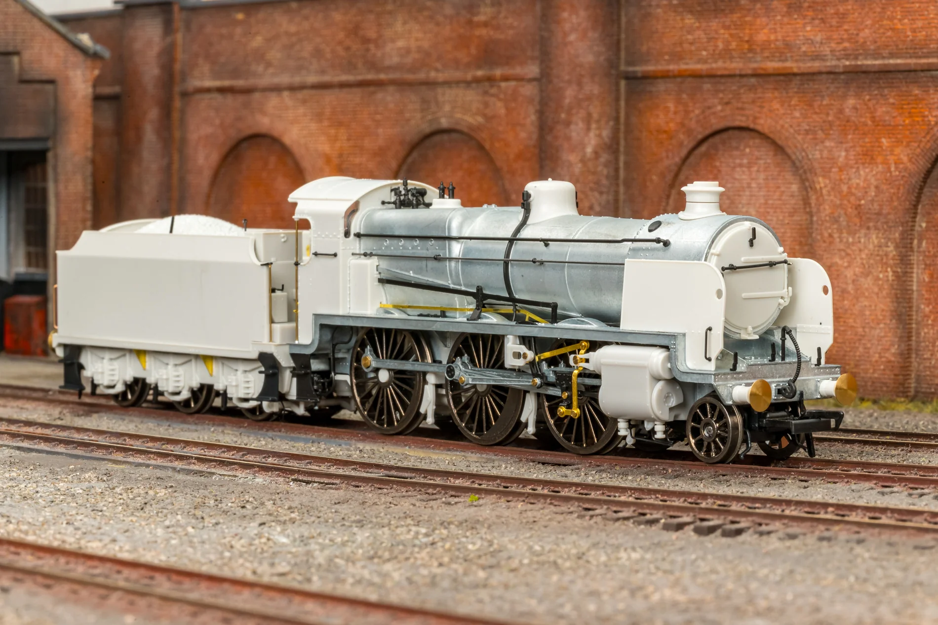 SR U Class 2-6-0 No.A639 - SR Lined Olive Steam Locomotive - DCC Sound - Image 3