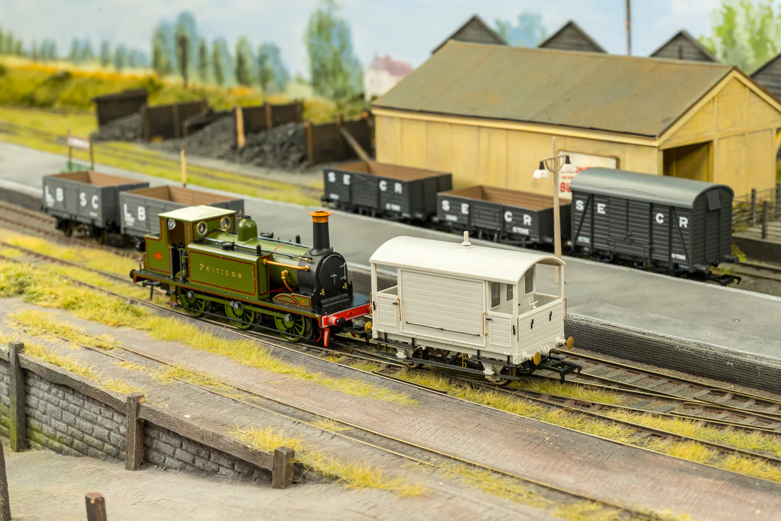 LBSC 4 Wheel Brake Van - SR (Post-36) No.55803 - Image 4