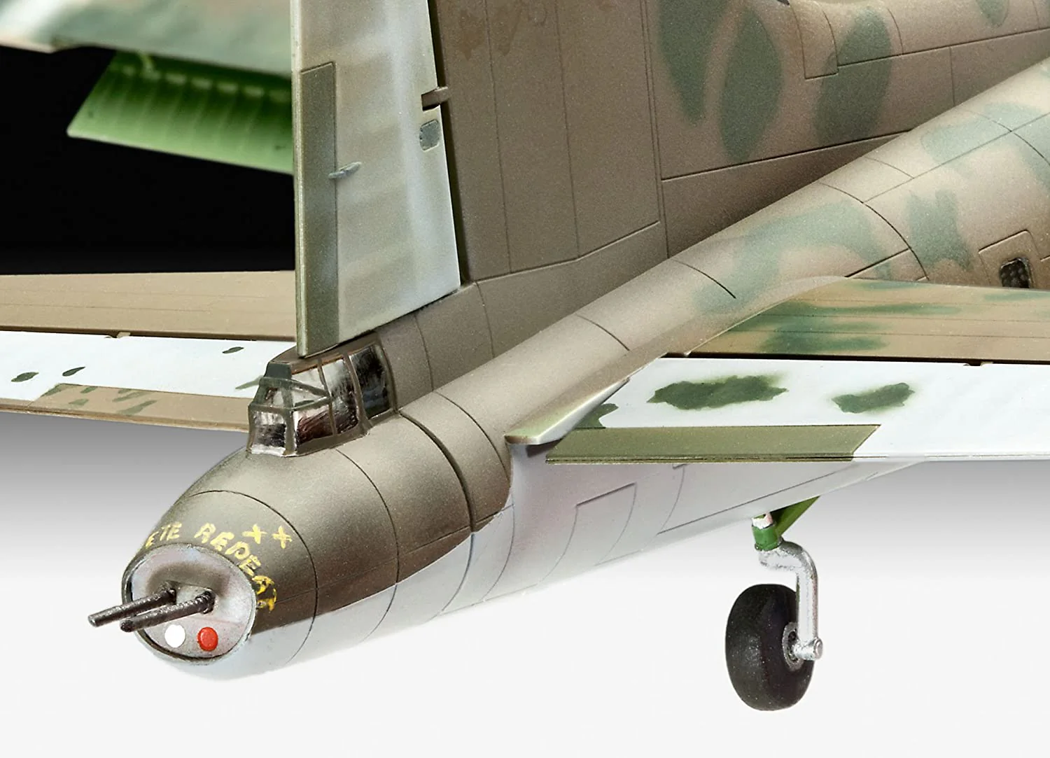 04279 B-17F "Memphis Belle" (1:72 Scale) Model Kit - Image 8