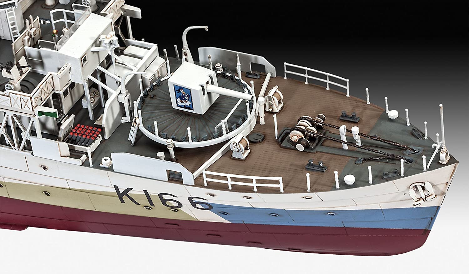05132 Flower Class Corvette "HMCS Snowberry" (1:144 Scale) Model Kit - Image 3