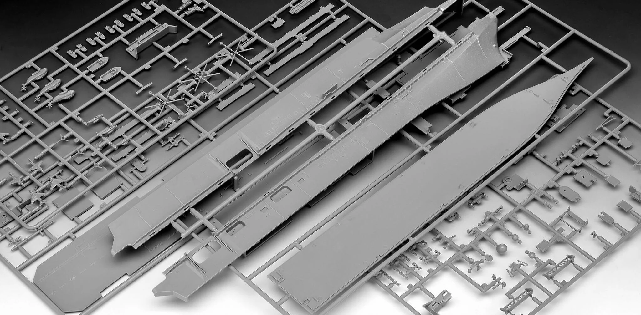 US Navy Assault Carrier WASP Class Model Kit - Image 7