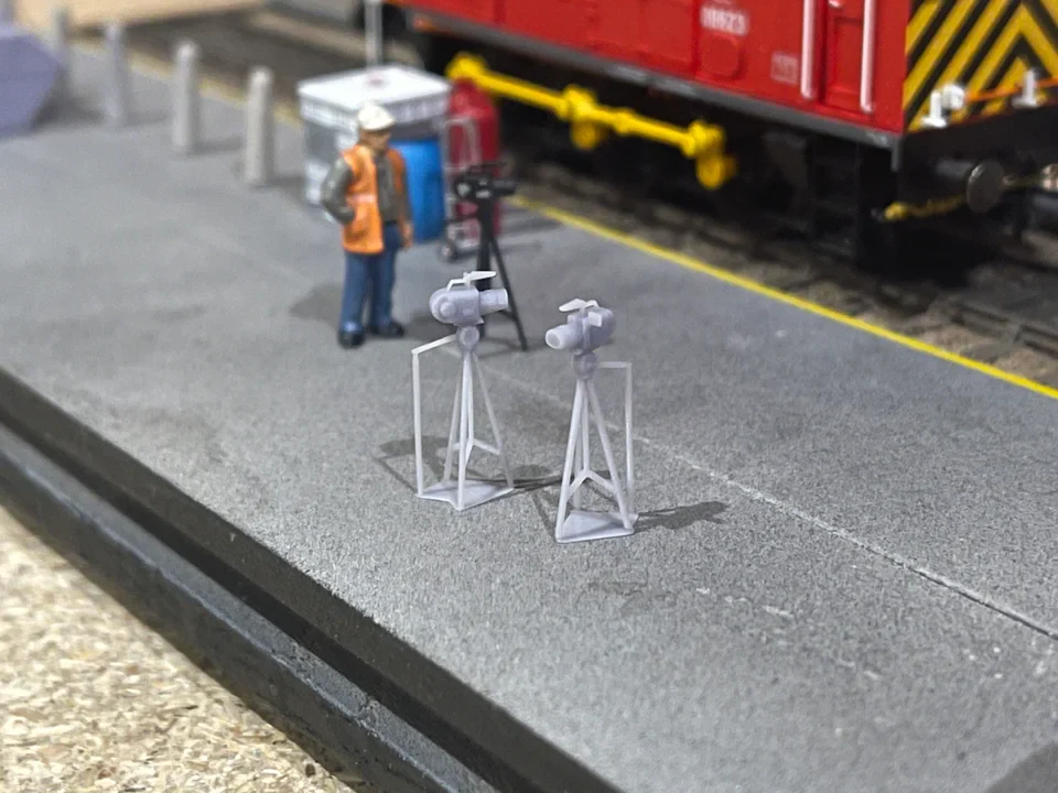 OO Gauge Video Cameras (Pack of 4) - Unpainted - Image 2