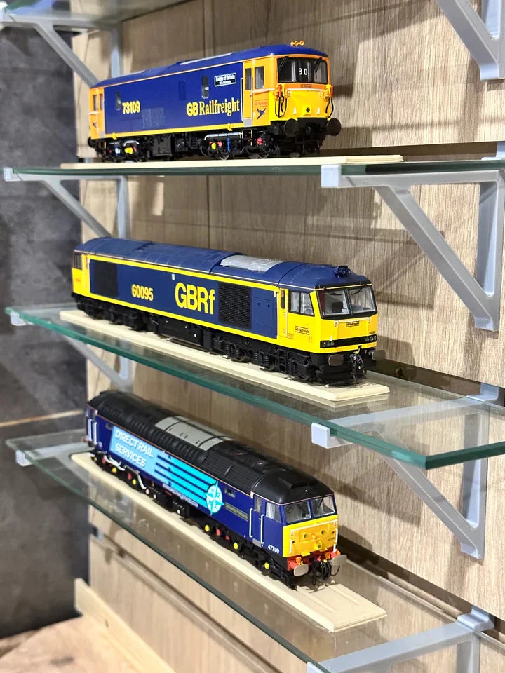 OO Gauge Locomotive Stands (30cm) (Pack of 3) - Image 4