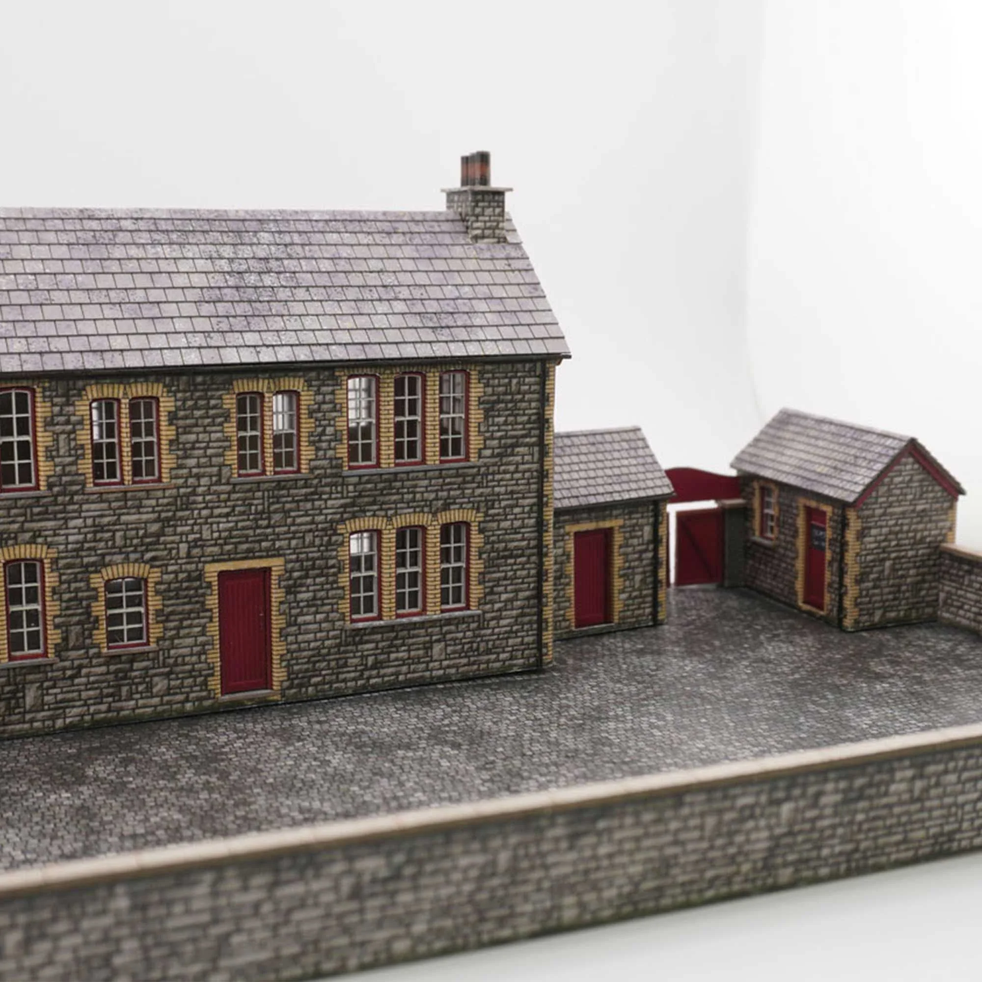 OO/HO Victorian Ale House/Country Pub Model Kit - Image 4