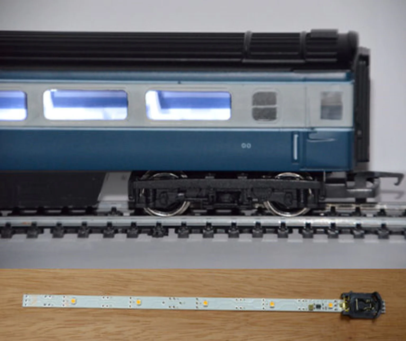 TTCL100 Automatic Coach Lighting Multipack - Cool White A (3)