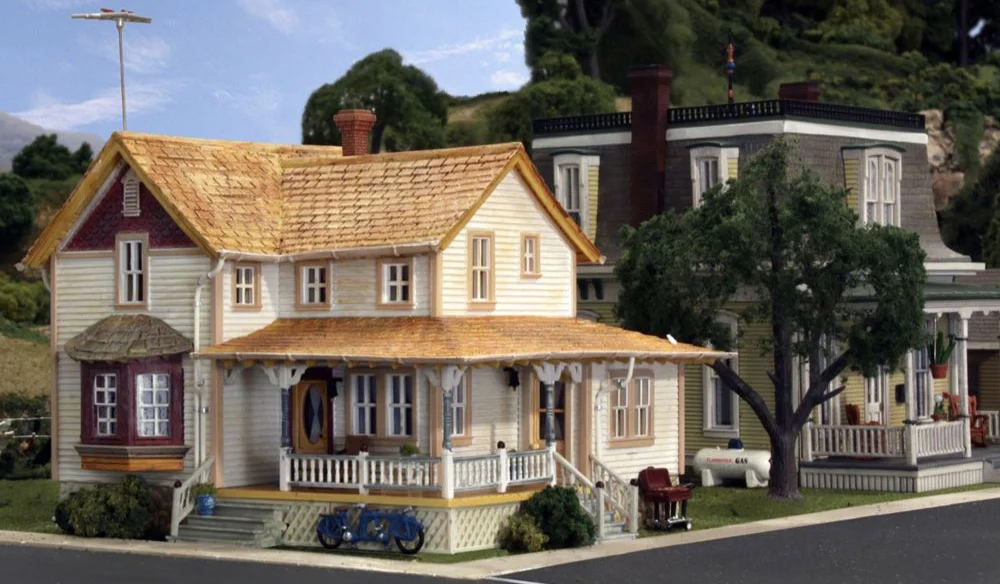 HO Corner Porch House Model Kit - Image 5